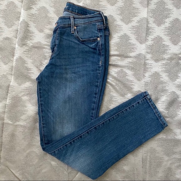 πΈ3/$25 Old Navy Classic High Rise Straight Leg Jeans, Medium Wash, Size 8 Short - Picture 4 of 9